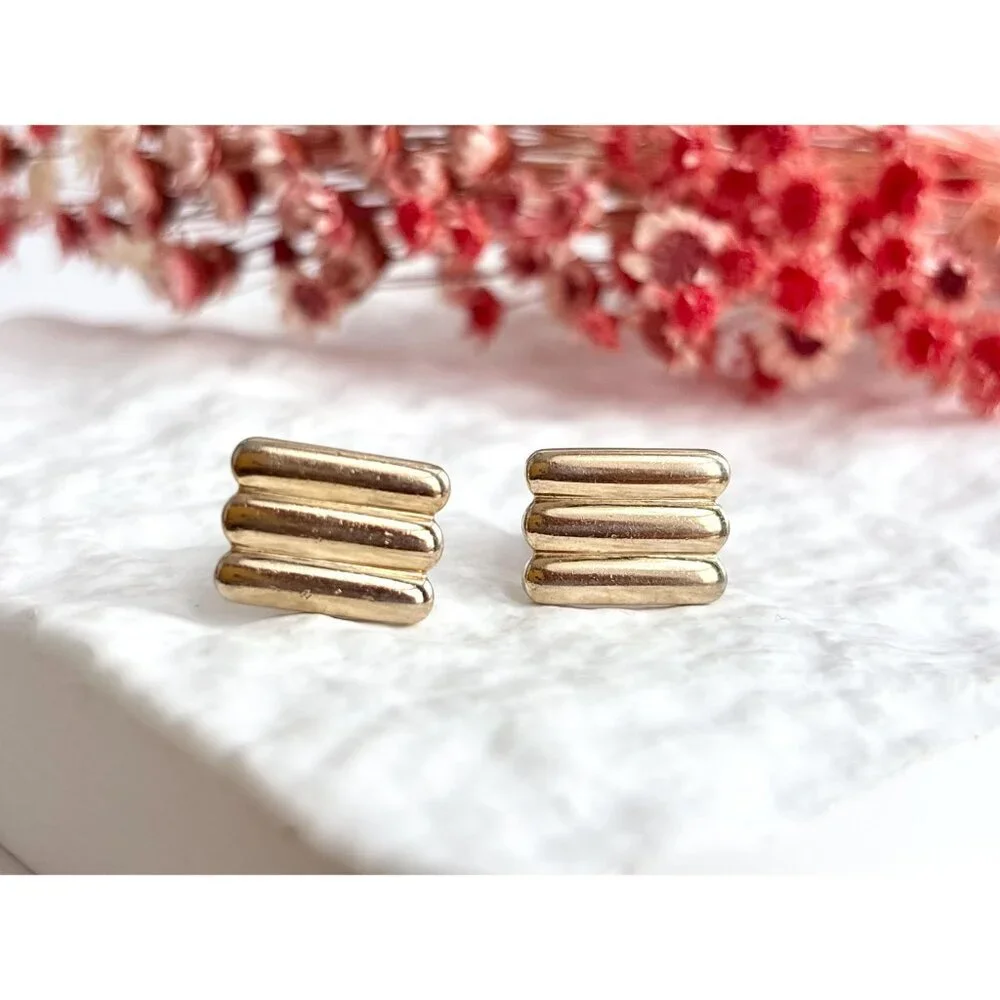 Modernist Scalloped Gold Toned Rectangular Vintage Retro 80's Men's Cuff Links